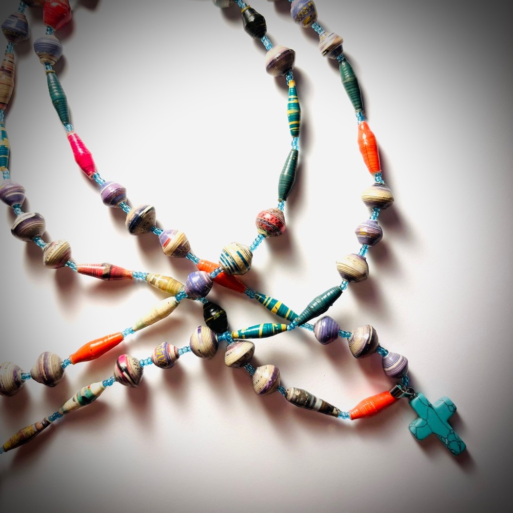 🆕Western Style Rolled Paper Bead Modern Vintage Rosary Cross Necklace Colorful